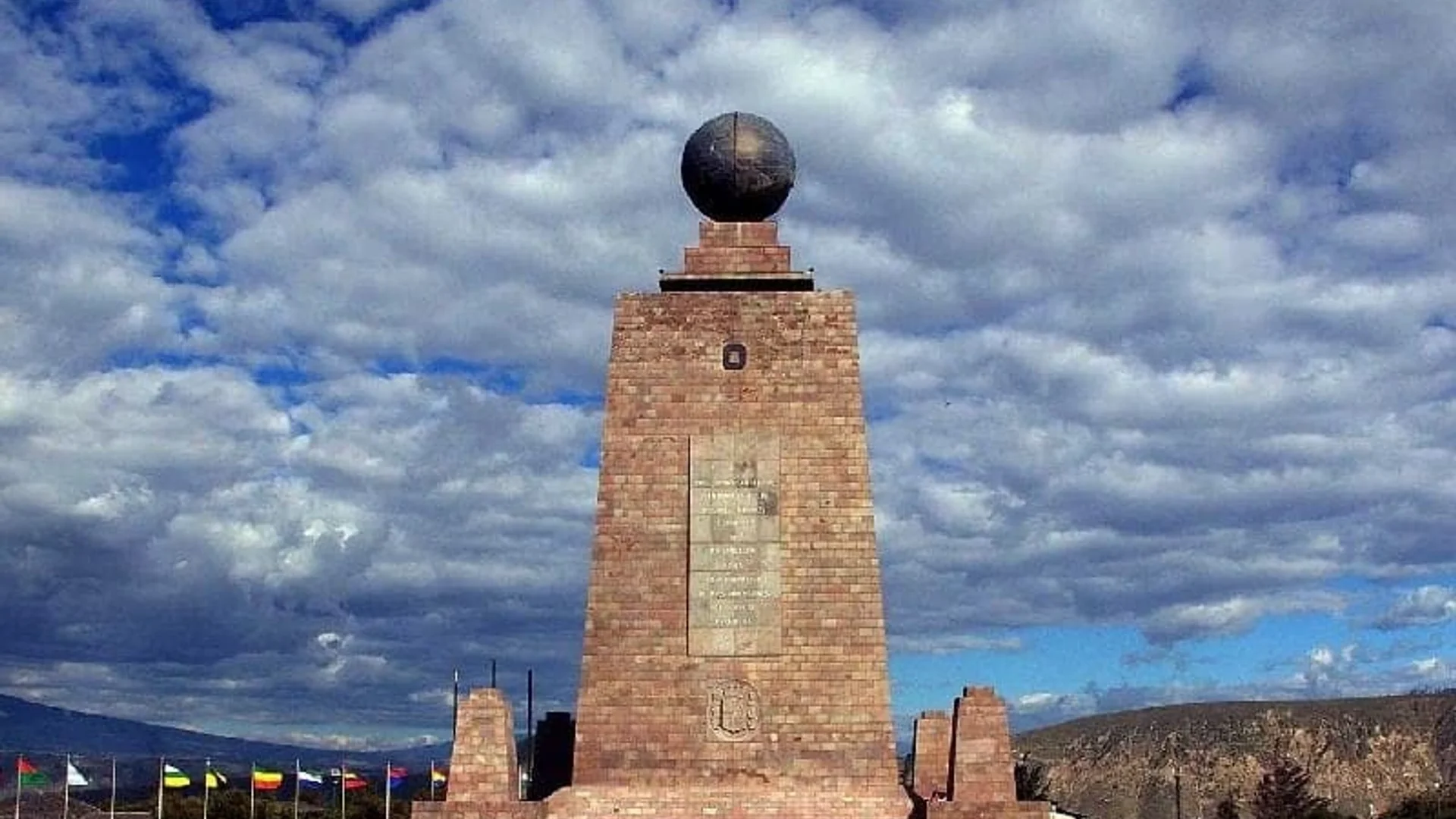 QUITO CITY TOUR & MITTE DER WELT - Thumbnail 1